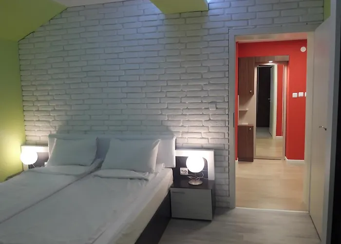 Apartment Shishkova 3 *